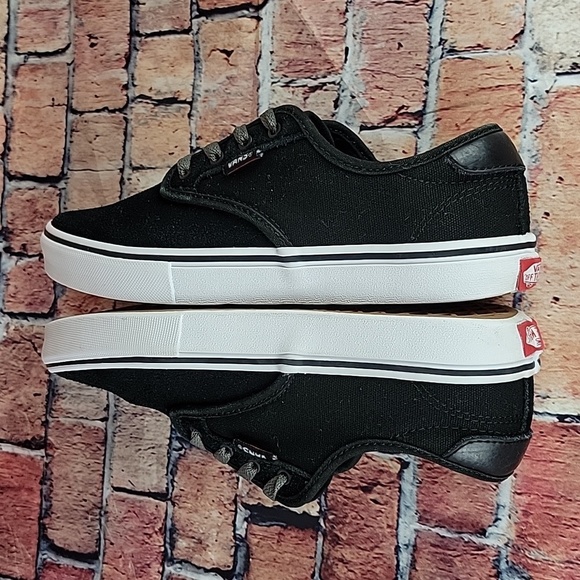 VANS PRO SKATE LOWTOPS, WOMANS SIZE 7.5 EUC - Picture 6 of 11